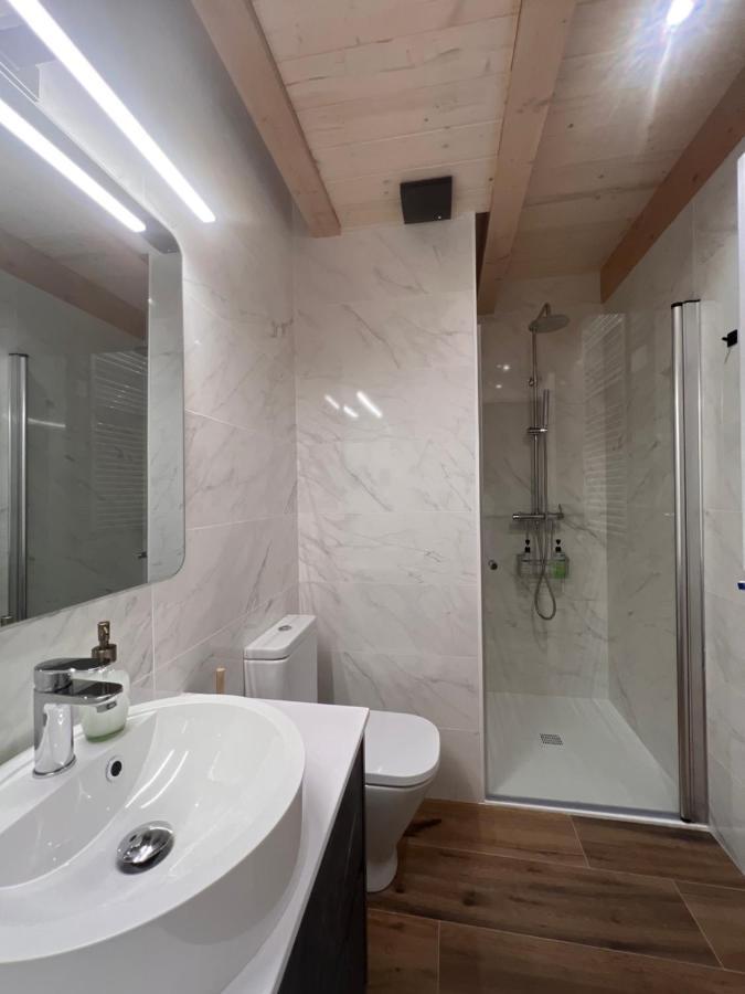 Apartamentos Turisticos: Tu Casa En Sahun Εξωτερικό φωτογραφία