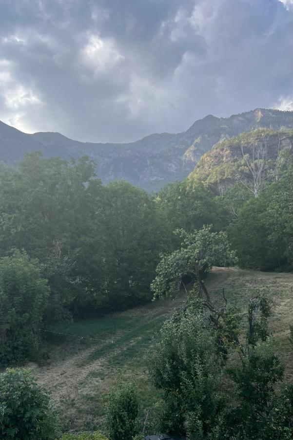 Apartamentos Turisticos: Tu Casa En Sahun Εξωτερικό φωτογραφία